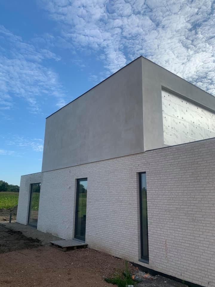 Modern volume met sierpleister in betonlook